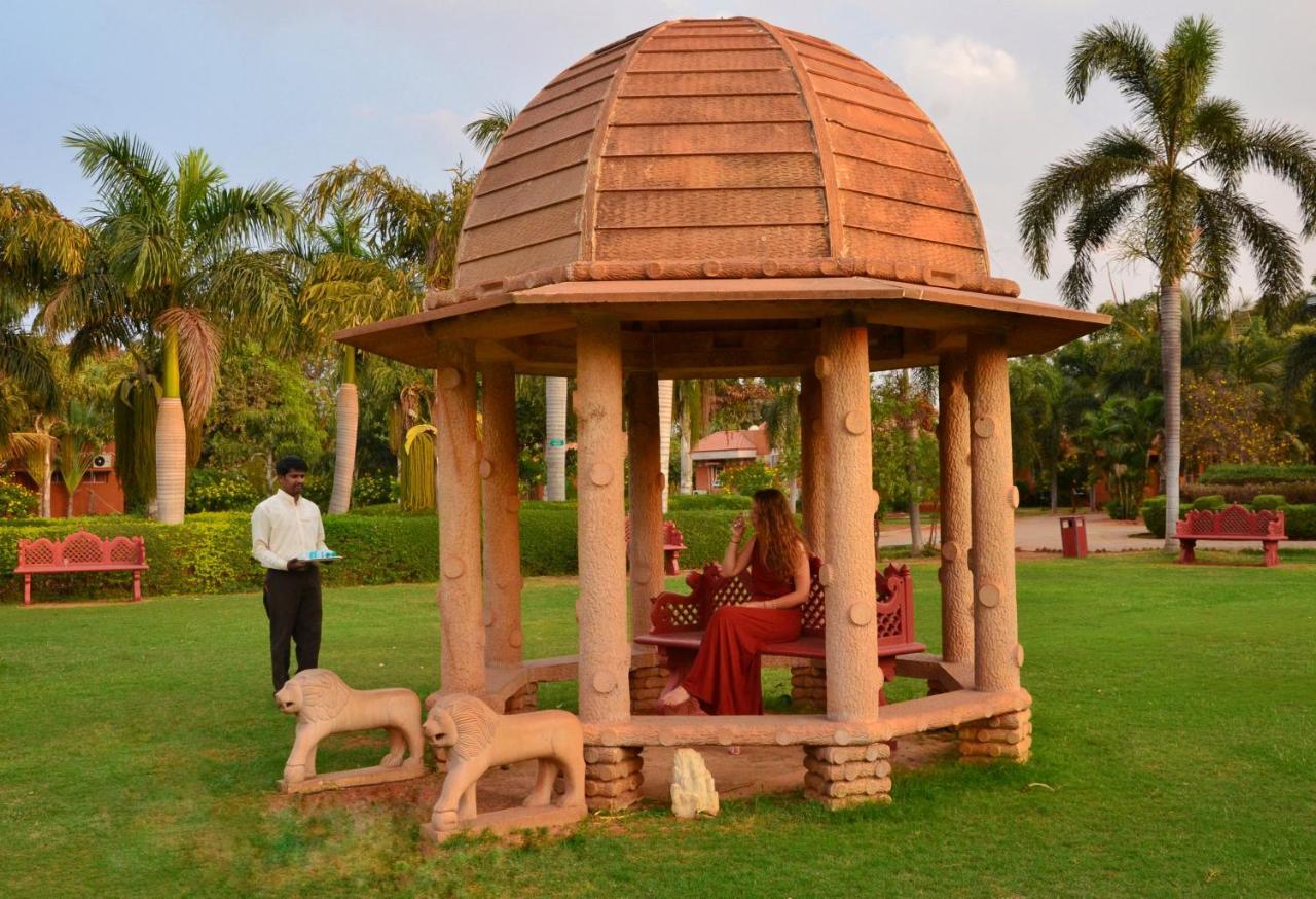 Vijayshree Resort, Hampi Zewnętrze zdjęcie